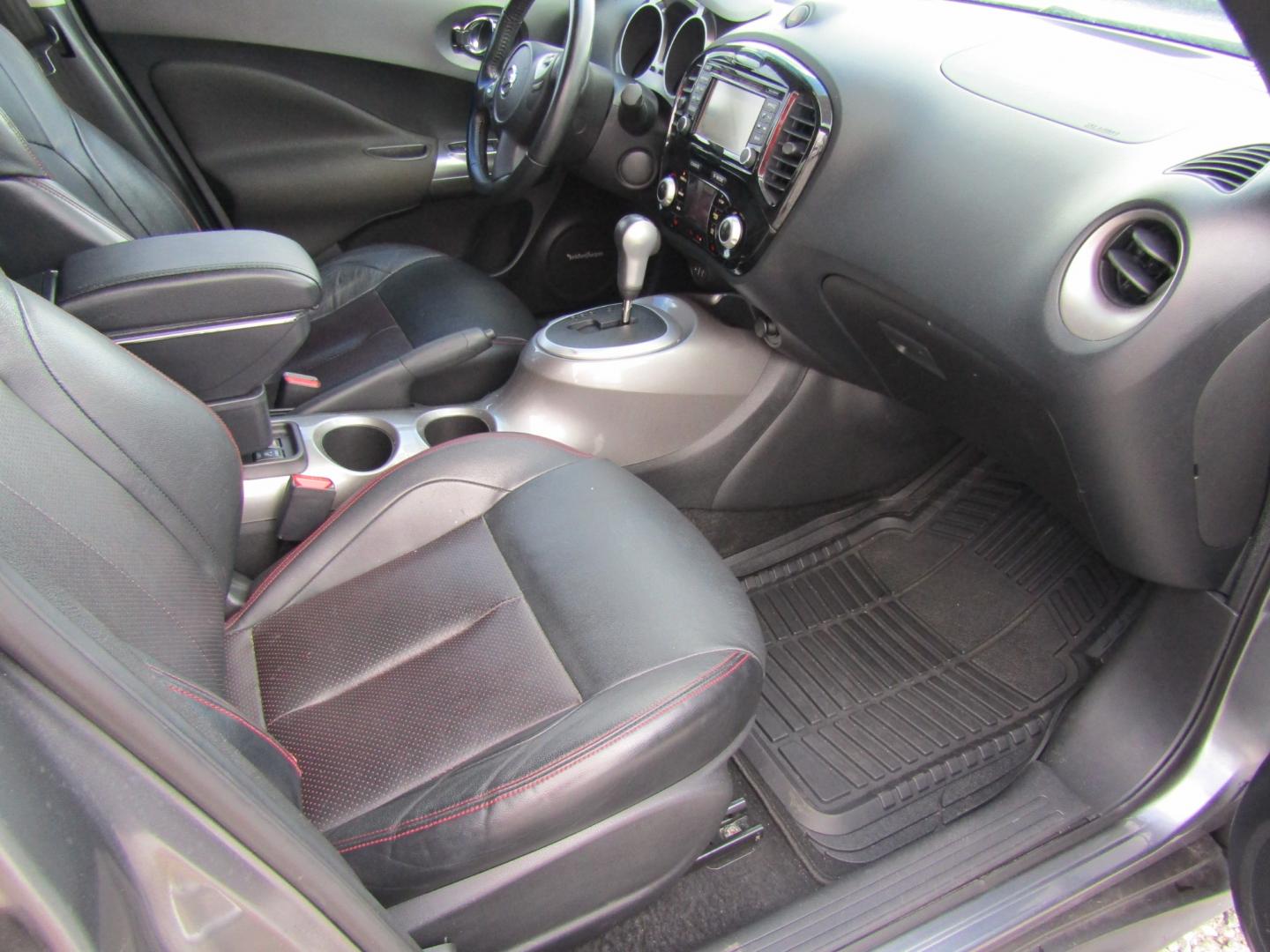 2015 Gray Nissan Juke S FWD (JN8AF5MR4FT) with an 1.6L L4 DOHC 16V engine, Automatic transmission, located at 15016 S Hwy 231, Midland City, AL, 36350, (334) 983-3001, 31.306210, -85.495277 - Photo#9